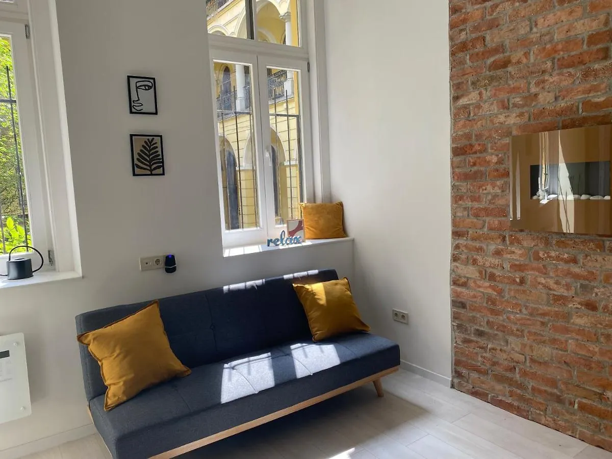 F27 Ferenc Apartment بودابست المجر